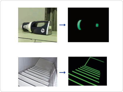 蓄光テープ使用例_懐中電灯と階段。