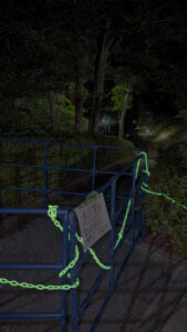 蓄光チェーン夜間